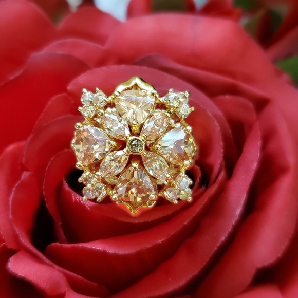 Jewelry - Like New❣❣- Fashion Ring